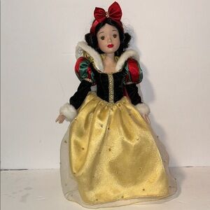 DISNEY Brass Key SNOW WHITE Porcelain 2003 Royal Holiday Edition 15 1/2 InchDoll